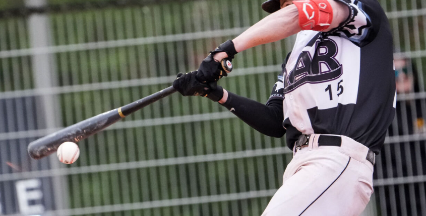 Hubert Zgórzyński mit einem Solo-Homerun gegen Gauting erfolgreich.