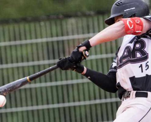 Hubert Zgórzyński mit einem Solo-Homerun gegen Gauting erfolgreich.