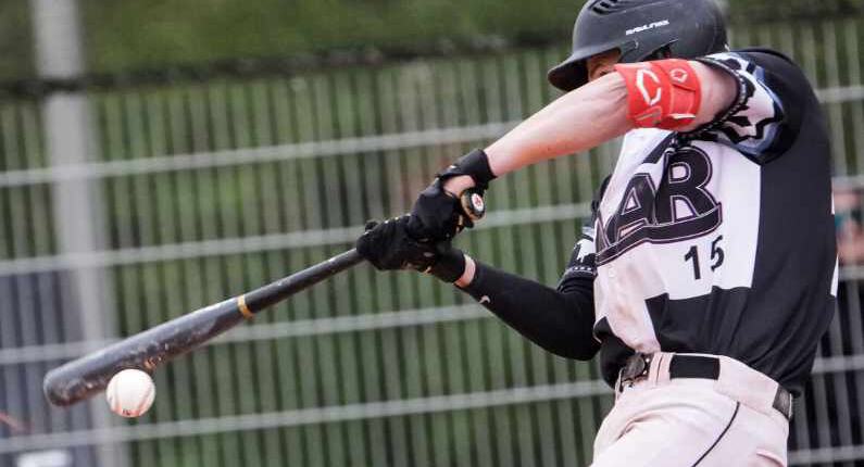 Hubert Zgórzyński mit einem Solo-Homerun gegen Gauting erfolgreich.